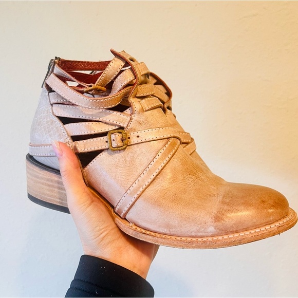 Freebird by Steven Blonde Stair Boot 7 - Picture 2 of 11